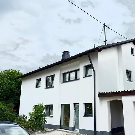 Mit Balkon In Ruhiger Lage Von Kreuztal-zentrum アパート クロイツタール